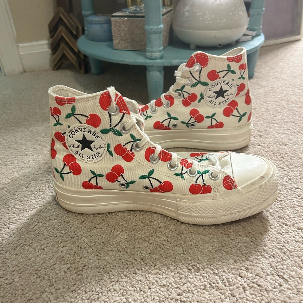 Converse Women's Chuck Taylor All Star Lift Platform Cherries 7.5